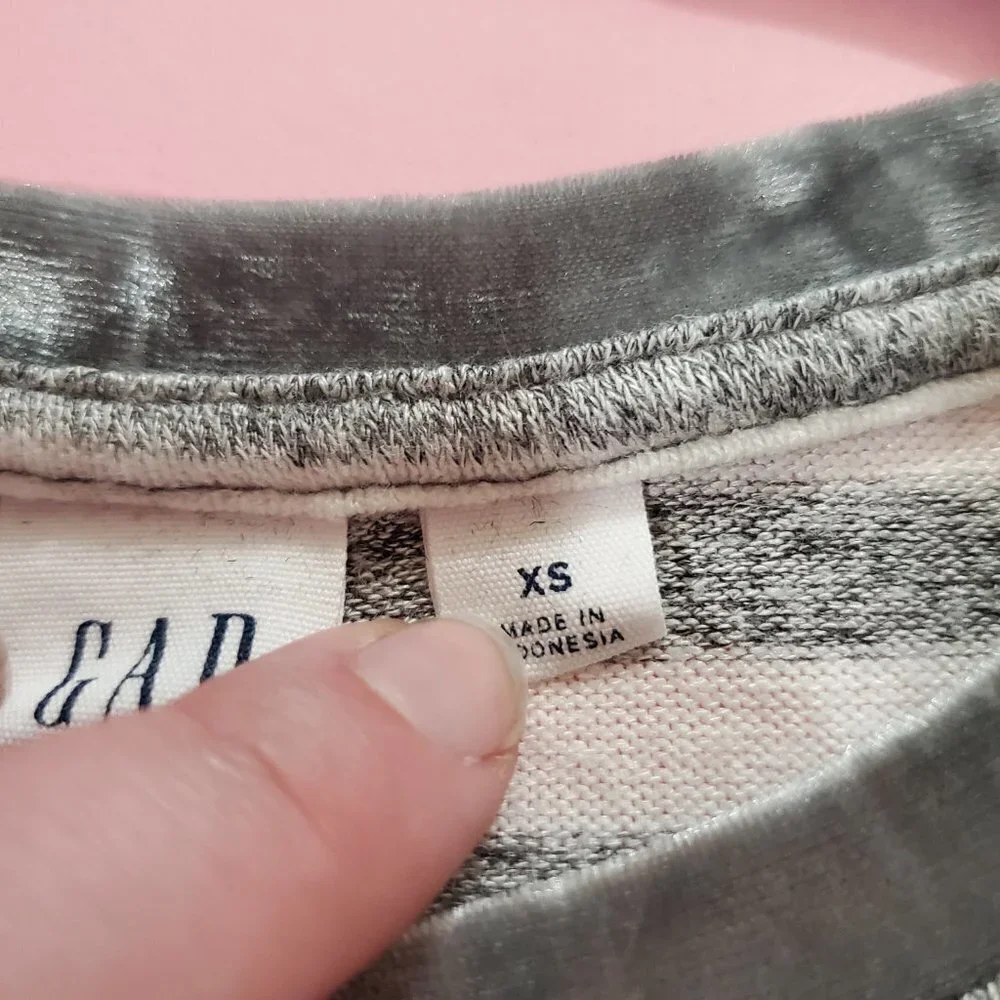 ✨ Gap Knitted Knit Striped Velvet Short Sleeve Shirt ✨ - Picture 3 of 5